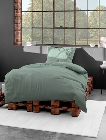 Bierbaum Bettwäsche 3899, Mako-Satin, 100% Baumwolle, designed in Germany, grün 32, 135 x 200 + 80 x 80 cm im Sale